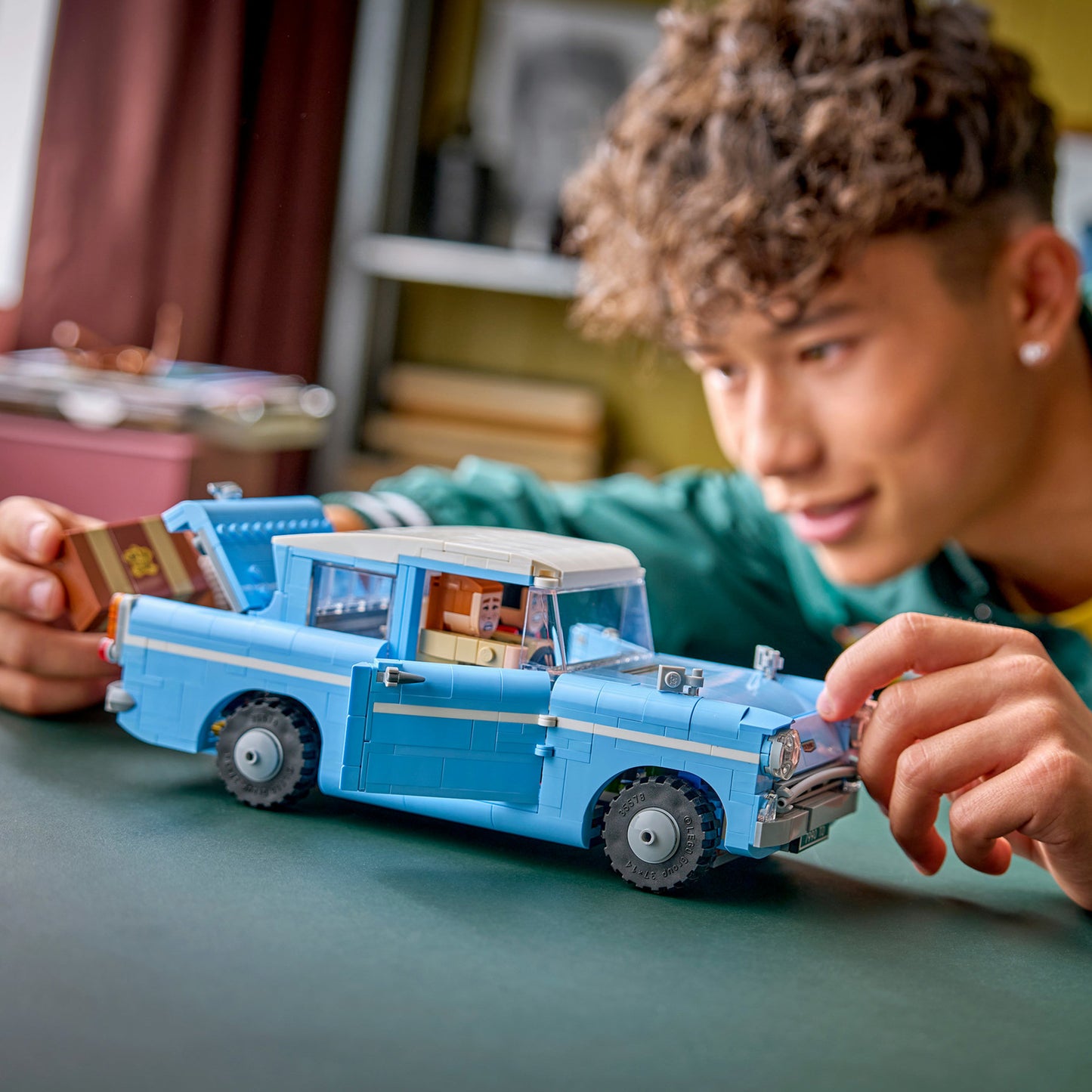 Enchanted Flying Ford Anglia LEGO