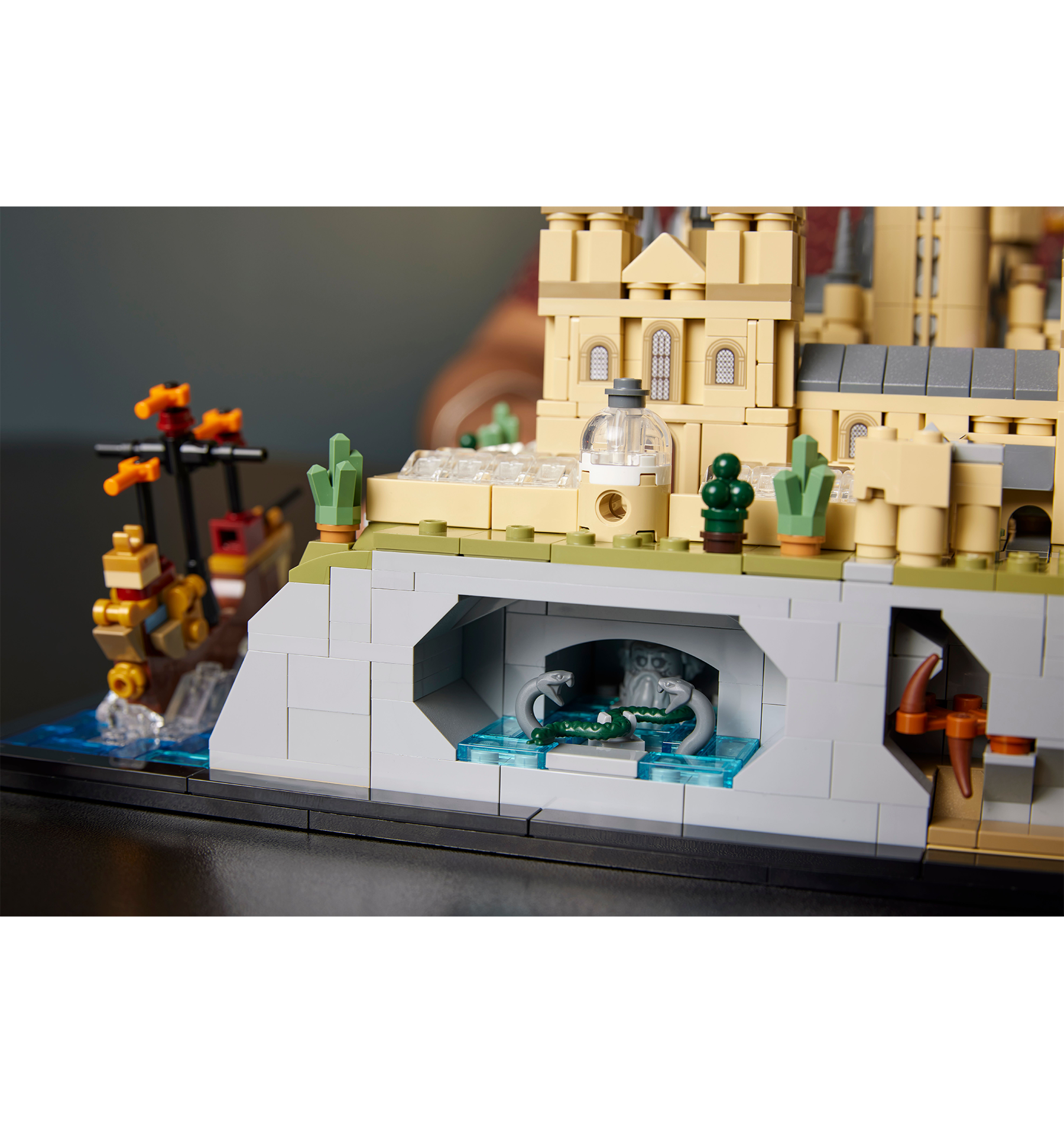 Hogwarts Castle and Grounds LEGO